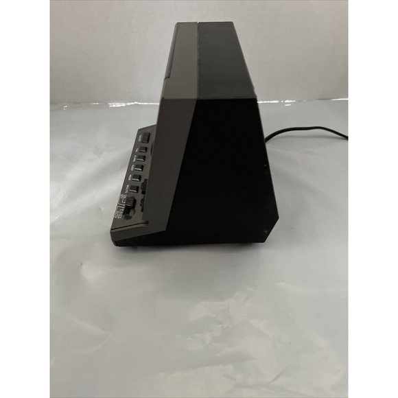 GPX Clock Radio D528G•Digital Clock Display•Analog AM/FM Radio•Alarm Clock - Picture 6 of 8